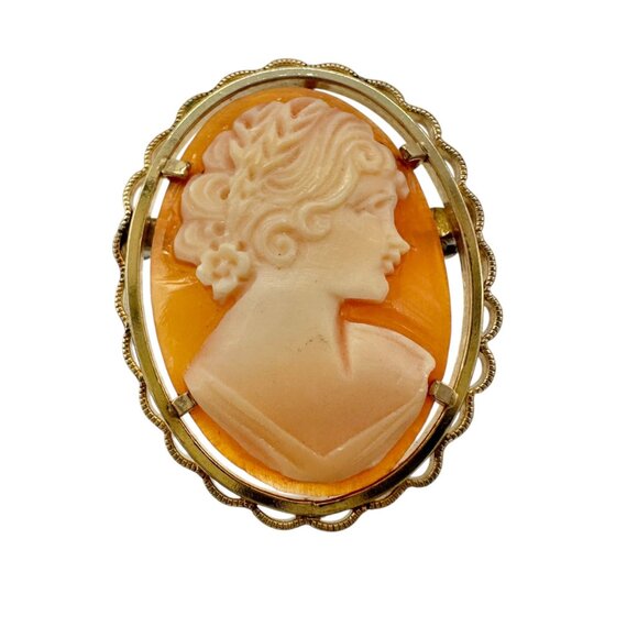 Vintage Shell Cameo Brooch or Pendant Oval Gold Tone Frame Dual Use Elegant - Picture 1 of 5